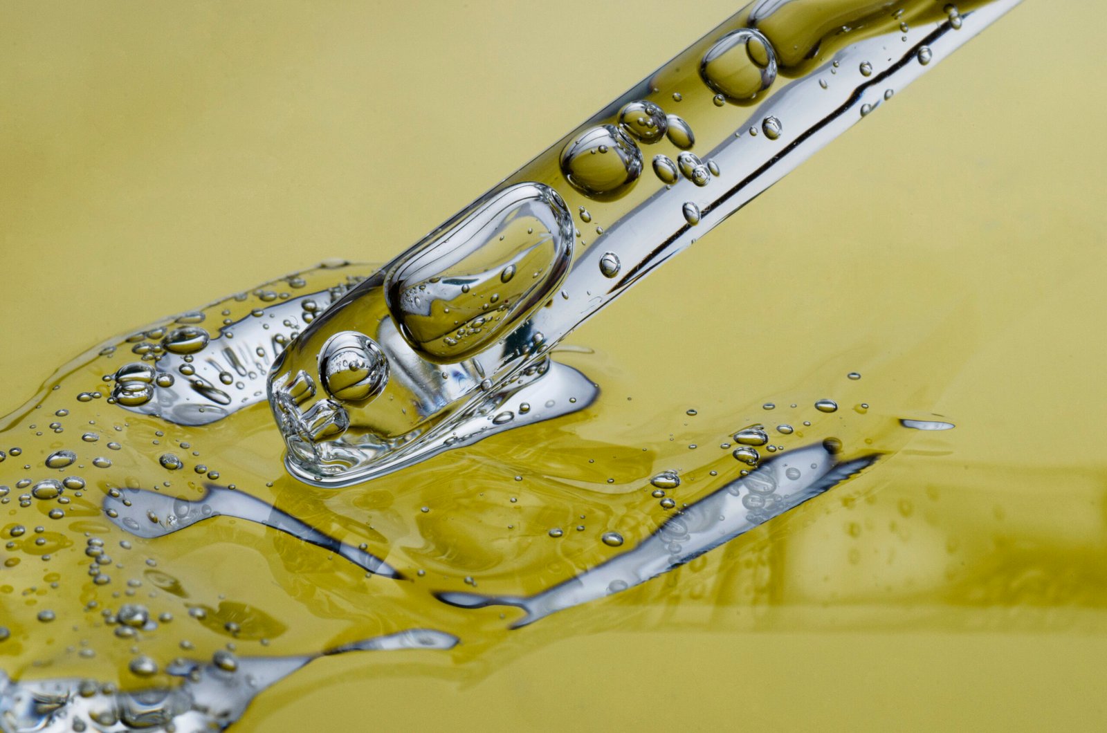 close-up-hyaluronic-acid-tratment